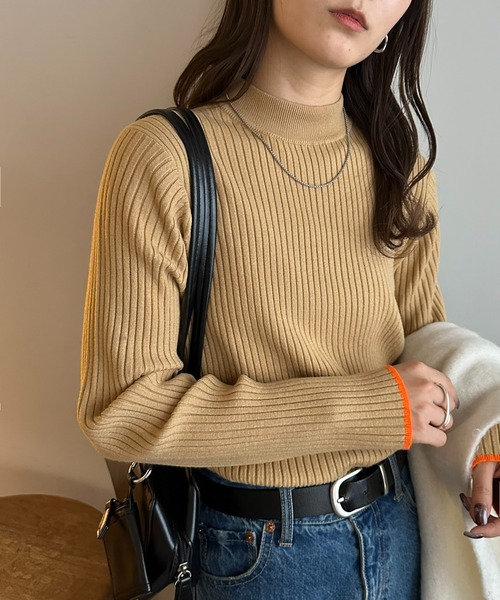 DISCOAT（ディスコート）の「【リピーター続出/26色展開】モチモチリブパイピングハイネック《WEB限定》（ニット/セーター・レディース・ブラック/ピンク/レッド/オレンジ/ベージュ/ダークグリーン/ブルー/アイボリー/グレー/ブラウン/ライトグレー/グリーン/ローズ/ブラック系その他/ネイビー/ライトブルー/ホワイト×ブラック/カーキ/モカ/ダークブルー/インディゴブルー/ホワイト/オレンジ系その他/ピンク系その他/キャメル/グレー系その他・LARGE/MEDIUM）」の11枚目の写真