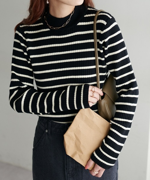 DISCOAT（ディスコート）の「【リピーター続出/26色展開】モチモチリブパイピングハイネック《WEB限定》（ニット/セーター・レディース・ブラック/ピンク/レッド/オレンジ/ベージュ/ダークグリーン/ブルー/アイボリー/グレー/ブラウン/ライトグレー/グリーン/ローズ/ブラック系その他/ネイビー/ライトブルー/ホワイト×ブラック/カーキ/モカ/ダークブルー/インディゴブルー/ホワイト/オレンジ系その他/ピンク系その他/キャメル/グレー系その他・LARGE/MEDIUM）」の5枚目の写真