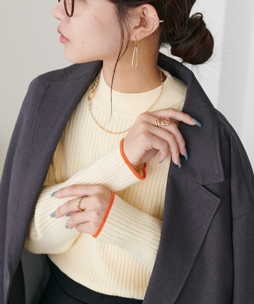 DISCOAT（ディスコート）の「【リピーター続出/26色展開】モチモチリブパイピングハイネック《WEB限定》（ニット/セーター・レディース・ブラック/ピンク/レッド/オレンジ/ベージュ/ダークグリーン/ブルー/アイボリー/グレー/ブラウン/ライトグレー/グリーン/ローズ/ブラック系その他/ネイビー/ライトブルー/ホワイト×ブラック/カーキ/モカ/ダークブルー/インディゴブルー/ホワイト/オレンジ系その他/ピンク系その他/キャメル/グレー系その他・LARGE/MEDIUM）」の2枚目の写真