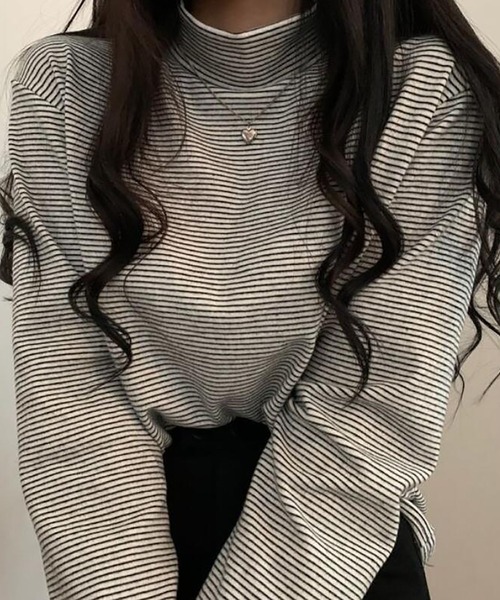 Girly Doll(ガーリードール)の「ハイネックボーダーカットソー(Tシャツ/カットソー・レディース・ホワイト/ブラウン/ブラック/グレー・F)」の2枚目の写真