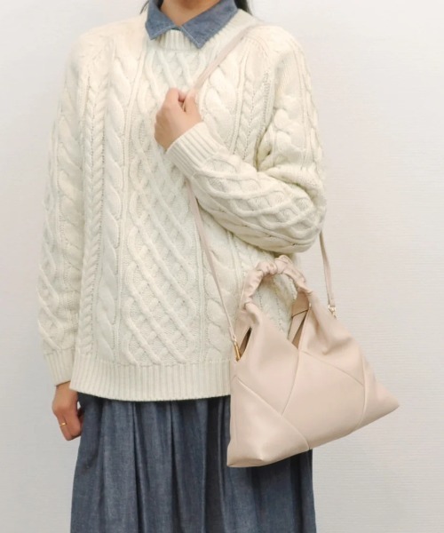 kakatoo（カカトゥ）の「カカトゥ kakatoo / クシュクシュハンドルランバスバッグ（ショルダーバッグ・レディース・ベージュ/ピンク/チョコ・FREE）」の2枚目の写真