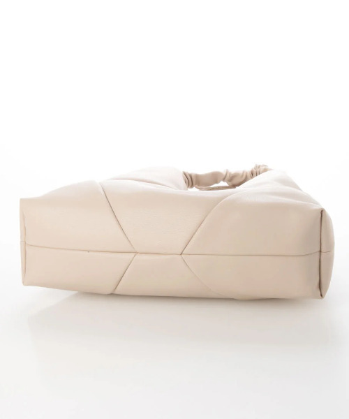 kakatoo（カカトゥ）の「カカトゥ kakatoo / クシュクシュハンドルランバスバッグ（ショルダーバッグ・レディース・ベージュ/ピンク/チョコ・FREE）」の6枚目の写真