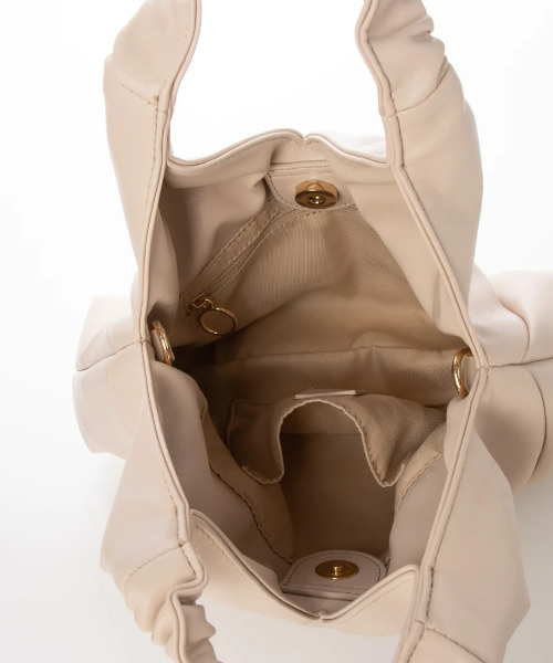 kakatoo（カカトゥ）の「カカトゥ kakatoo / クシュクシュハンドルランバスバッグ（ショルダーバッグ・レディース・ベージュ/ピンク/チョコ・FREE）」の7枚目の写真