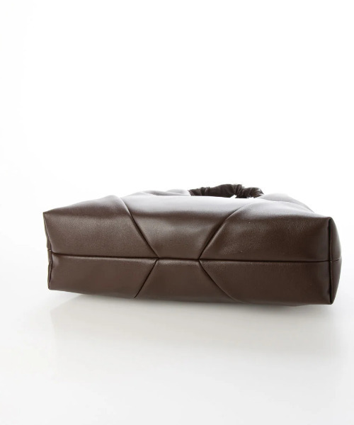 kakatoo（カカトゥ）の「カカトゥ kakatoo / クシュクシュハンドルランバスバッグ（ショルダーバッグ・レディース・ベージュ/ピンク/チョコ・FREE）」の20枚目の写真