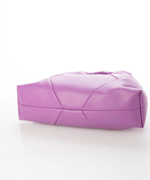 kakatoo（カカトゥ）の「カカトゥ kakatoo / クシュクシュハンドルランバスバッグ（ショルダーバッグ・レディース・ベージュ/ピンク/チョコ・FREE）」の13枚目の写真