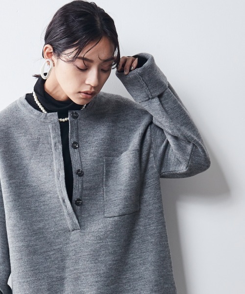 CHIC STYLE（シックスタイル）の「＜大きいサイズ＞ヘンリーネックニットプルオーバー シックスタイル（ニット/セーター・レディース・グレー/ブラウン/ブラック・3L/LL/5L/4L/6L/8L/L）」の2枚目の写真