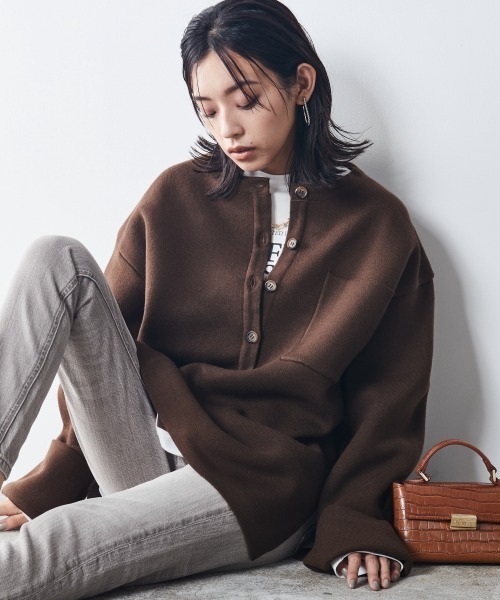 CHIC STYLE（シックスタイル）の「＜大きいサイズ＞ヘンリーネックニットプルオーバー シックスタイル（ニット/セーター・レディース・グレー/ブラウン/ブラック・3L/LL/5L/4L/6L/8L/L）」の4枚目の写真