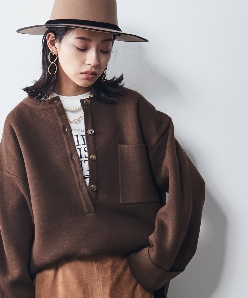 CHIC STYLE（シックスタイル）の「＜大きいサイズ＞ヘンリーネックニットプルオーバー シックスタイル（ニット/セーター・レディース・グレー/ブラウン/ブラック・3L/LL/5L/4L/6L/8L/L）」の5枚目の写真