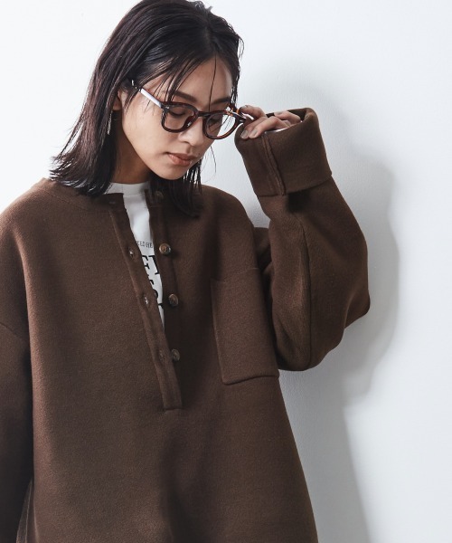 CHIC STYLE（シックスタイル）の「＜大きいサイズ＞ヘンリーネックニットプルオーバー シックスタイル（ニット/セーター・レディース・グレー/ブラウン/ブラック・3L/LL/5L/4L/6L/8L/L）」の6枚目の写真