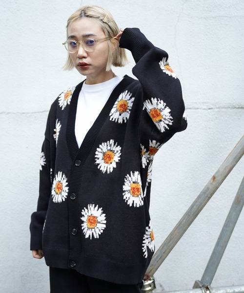 WHITELAND(ホワイトランド)の「WHITELAND/ホワイトランド/デイジージャガードカーディガン(カーディガン/ボレロ・レディース・ブラック・F)」の9枚目の写真