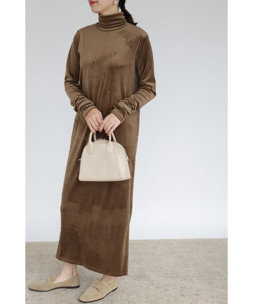 &. NOSTALGIA（アンドドットノスタルジア）の「【ZOZO限定】ベロアマキシワンピース（ワンピース・レディース・チャコールグレー/オリーブ・FREE）」の6枚目の写真