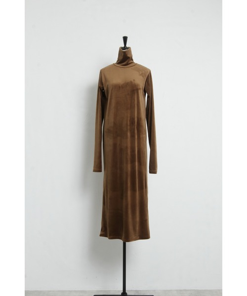 &. NOSTALGIA（アンドドットノスタルジア）の「【ZOZO限定】ベロアマキシワンピース（ワンピース・レディース・チャコールグレー/オリーブ・FREE）」の15枚目の写真