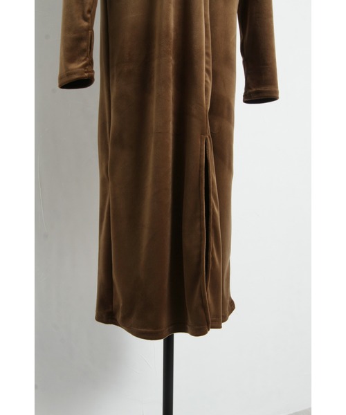 &. NOSTALGIA（アンドドットノスタルジア）の「【ZOZO限定】ベロアマキシワンピース（ワンピース・レディース・チャコールグレー/オリーブ・FREE）」の18枚目の写真