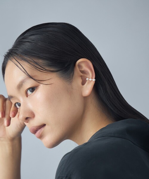 Jouete(ジュエッテ)の「イヤーカフス トライアングル パール(イヤーカフ・レディース・イエローゴールド/ブラック系その他/ピンクゴールド・FREE)」の4枚目の写真