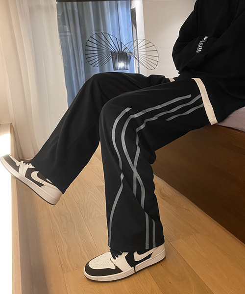 c.u.l（シーユーエル）の「ユニセックス 3ライン トラックパンツ culw409（その他パンツ・レディース・ブラック/グレー・L/M/XL）」の2枚目の写真