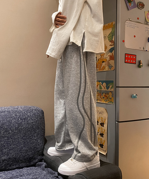 c.u.l（シーユーエル）の「ユニセックス 3ライン トラックパンツ culw409（その他パンツ・レディース・ブラック/グレー・L/M/XL）」の4枚目の写真