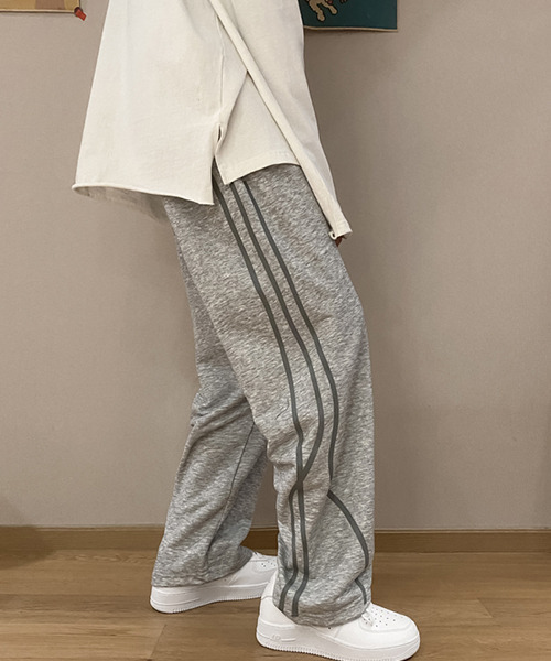 c.u.l（シーユーエル）の「ユニセックス 3ライン トラックパンツ culw409（その他パンツ・レディース・ブラック/グレー・L/M/XL）」の9枚目の写真