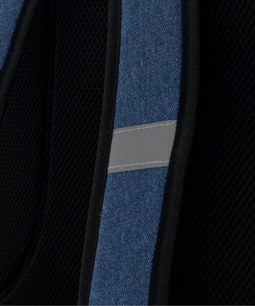 Ampersand(アンパサンド)の「ワンポイント デイパック(バックパック/リュック・キッズ・レインボー/オレンジ/ブラック/インディゴブルー・MEDIUM/XS/S/SMALL)」の6枚目の写真