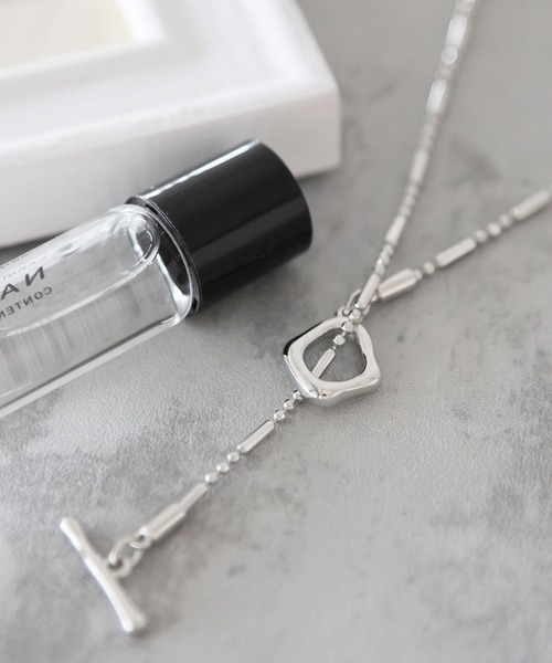 LEPSIM（レプシィム）の「マンテルロングネックレス　194624（ネックレス・レディース・チャコールグレー/グレー/ベージュ・ONE SIZE）」の2枚目の写真