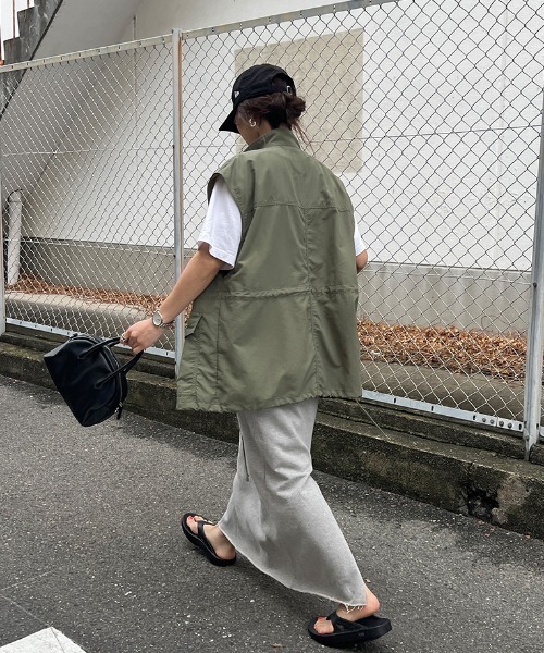 ISOOK(アイスー)の「バックスリットスウェットスカート(chiica select) / ロングスカート スリットスカート 大人カジュアル(スカート・レディース・ブラック/グレー・FREE)」の3枚目の写真