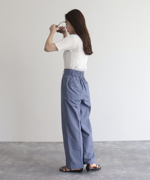 fredy emue(フレディエミュ)の「ハイウエストリネン混スラックスパンツ(スラックス・レディース・グレイッシュブルー/ブラック/ベージュ・36/38)」の5枚目の写真