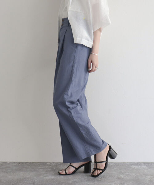 fredy emue(フレディエミュ)の「ハイウエストリネン混スラックスパンツ(スラックス・レディース・グレイッシュブルー/ブラック/ベージュ・36/38)」の15枚目の写真