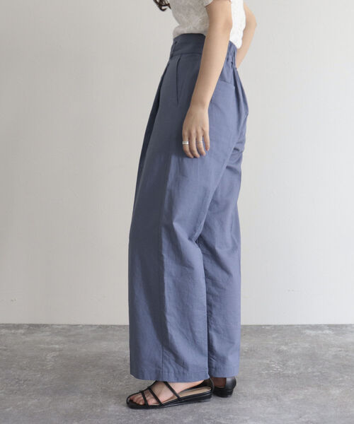 fredy emue(フレディエミュ)の「ハイウエストリネン混スラックスパンツ(スラックス・レディース・グレイッシュブルー/ブラック/ベージュ・36/38)」の19枚目の写真