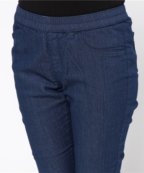 earth music&ecology(アースミュージックアンドエコロジー)の「カラーレギンスパンツ(その他パンツ・レディース・ネイビー/ブラック/オフホワイト/ブルー・SMALL/LARGE/MEDIUM)」の8枚目の写真