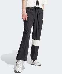 adidas（アディダス）の「アディカラー クラシックス 3ストライプ