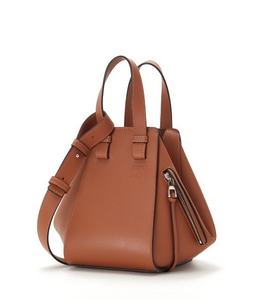 LOEWE（ロエベ）の「ハンモック コンパクト（クラッシックカーフ）（ハンドバッグ・レディース・タン/ブラック・ONE SIZE）」の3枚目の写真