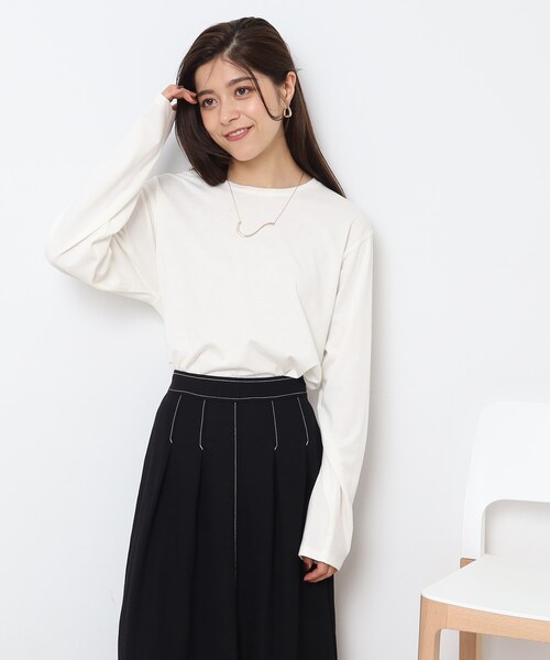 SHOO・LA・RUE(シューラルー)の「◆レイヤードコーデにも! ラウンドヘム ベーシックロンT(Tシャツ/カットソー・レディース・ホワイト系/ブラック・04/02/03)」の10枚目の写真