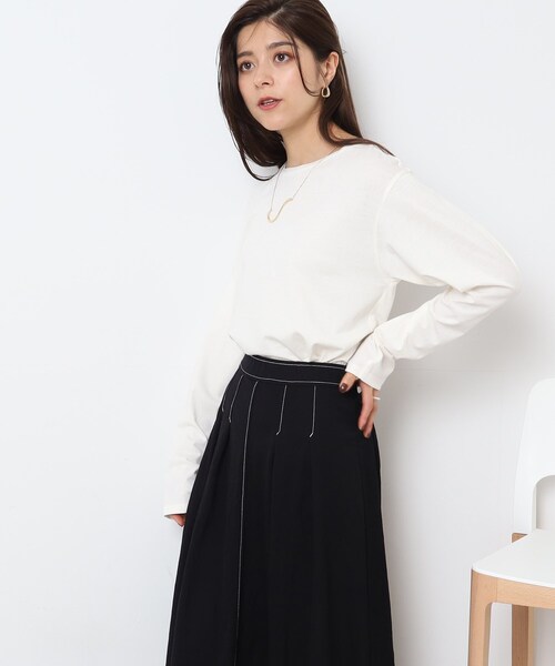 SHOO・LA・RUE(シューラルー)の「◆レイヤードコーデにも! ラウンドヘム ベーシックロンT(Tシャツ/カットソー・レディース・ホワイト系/ブラック・04/02/03)」の11枚目の写真