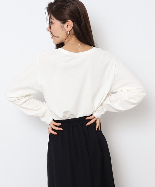 SHOO・LA・RUE(シューラルー)の「◆レイヤードコーデにも! ラウンドヘム ベーシックロンT(Tシャツ/カットソー・レディース・ホワイト系/ブラック・04/02/03)」の12枚目の写真