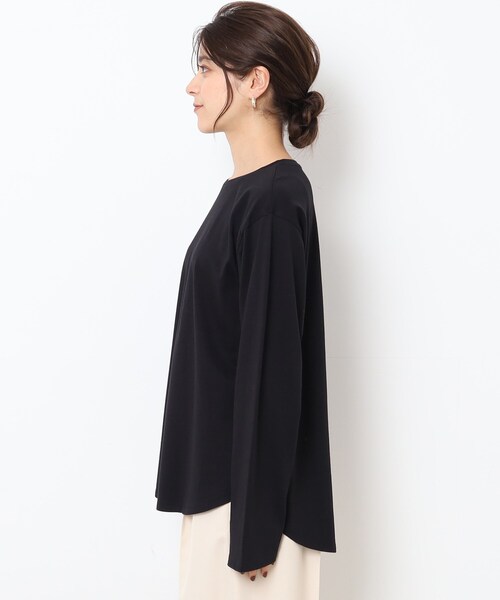 SHOO・LA・RUE(シューラルー)の「◆レイヤードコーデにも! ラウンドヘム ベーシックロンT(Tシャツ/カットソー・レディース・ホワイト系/ブラック・04/02/03)」の4枚目の写真