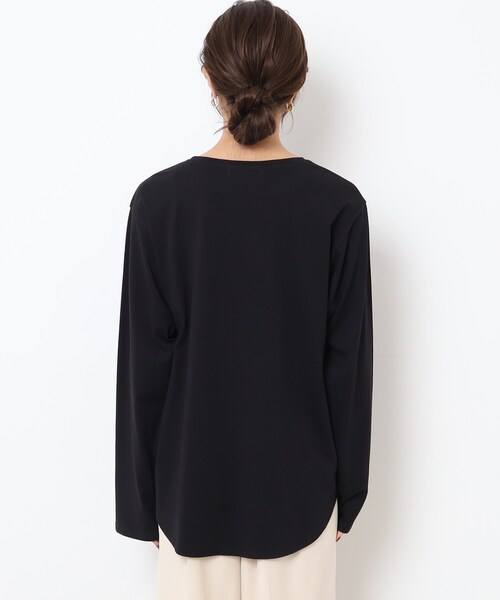 SHOO・LA・RUE(シューラルー)の「◆レイヤードコーデにも! ラウンドヘム ベーシックロンT(Tシャツ/カットソー・レディース・ホワイト系/ブラック・04/02/03)」の5枚目の写真