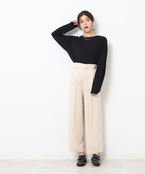 SHOO・LA・RUE(シューラルー)の「◆レイヤードコーデにも! ラウンドヘム ベーシックロンT(Tシャツ/カットソー・レディース・ホワイト系/ブラック・04/02/03)」の6枚目の写真