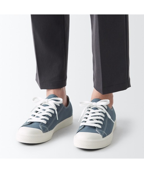 無印良品(ムジルシリョウヒン)の「婦人 疲れにくい 撥水スニーカー(スニーカー・レディース・ブラック/ライトパープル/チャコールグレー/ブルー系1/キナリ/オフホワイト/バーガンディー・24.5cm/22.5cm/23.5cm/23.0cm/25.0cm/22.0cm/24.0cm)」の17枚目の写真