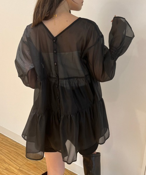 one after another NICE CLAUP（ワンアフターアナザーナイスクラップ）の「前後2WAY/オーガンジーチュニック（チュニック・レディース・アイボリー/ブラック・FREE）」の2枚目の写真