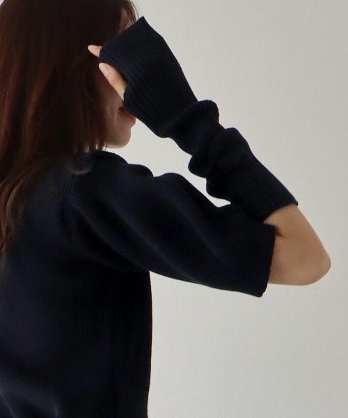 BLUEEAST（ブルーイースト）の「アームウォーマー付きパフスリーブリブニット（ニット/セーター・レディース・モカ/ベージュ/グレー/ブラック・MEDIUM）」の8枚目の写真