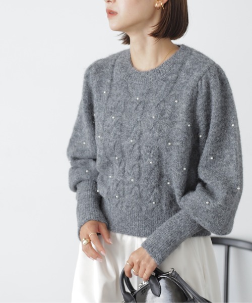 FREE'S MART（フリーズマート）の「◆パール付きケーブルショート丈ニット（ニット/セーター・レディース・グレー/ライトブルー/オフホワイト・FREE）」の4枚目の写真