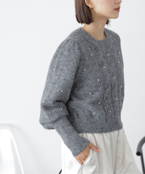 FREE'S MART（フリーズマート）の「◆パール付きケーブルショート丈ニット（ニット/セーター・レディース・グレー/ライトブルー/オフホワイト・FREE）」の6枚目の写真