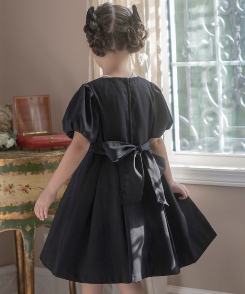 Catherine Cottage（キャサリンコテージ）の「タックスリーブワンピース（ワンピース・キッズ・ブラック/ベージュ・130/150/140/160/165/120）」の7枚目の写真