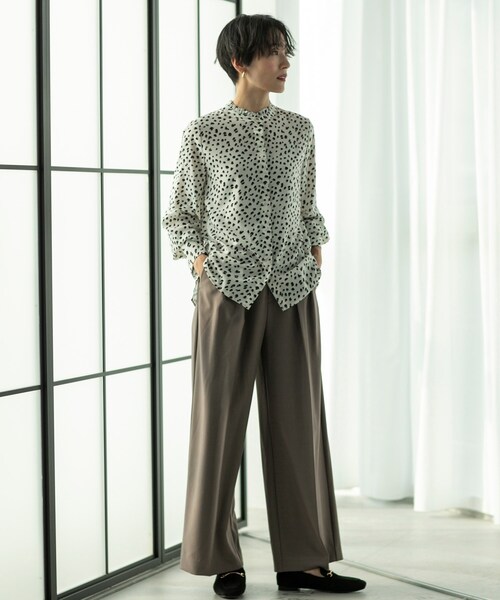 OPAQUE.CLIP（オペークドットクリップ）の「◆落ち感タックワイドストレートパンツ【洗濯機洗い可】（その他パンツ・レディース・ブラウン系その他/ダークグレー・42/40/36/38）」の6枚目の写真