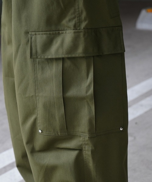 Confirm(コンファーム)の「リベット付 デザインカーゴパンツ サイドポケット 裾ドローコード ワイドストレート パラシュートパンツ【Confirm】(カーゴパンツ・メンズ・ブラック/カーキ/チャコールグレー/ピンク・M/L)」の7枚目の写真