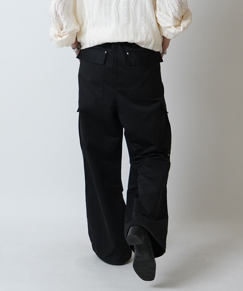 Confirm(コンファーム)の「リベット付 デザインカーゴパンツ サイドポケット 裾ドローコード ワイドストレート パラシュートパンツ【Confirm】(カーゴパンツ・メンズ・ブラック/カーキ/チャコールグレー/ピンク・M/L)」の22枚目の写真