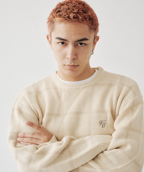 FCMM(エフシーエムエム)の「【日本限定アイテム】CHECK KNIT SWEATER/チェックニットセーター(ニット/セーター・メンズ・ブラック/アイボリー/ネイビー・MEDIUM/LARGE)」の2枚目の写真