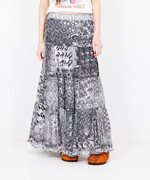 HYSTERIC GLAMOUR(ヒステリックグラマー)の「HYS MANDARA柄 ティアードロングスカート(スカート・レディース・ホワイト系その他・FREE)」の2枚目の写真
