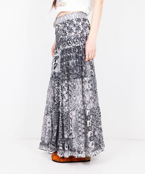 HYSTERIC GLAMOUR(ヒステリックグラマー)の「HYS MANDARA柄 ティアードロングスカート(スカート・レディース・ホワイト系その他・FREE)」の3枚目の写真