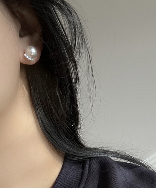 Lace Ladies(レースレディース)の「ビジュー ライン 一粒 パール ピアス イヤリング(ピアス(両耳用)・レディース・ホワイト系2/ホワイト系1・FREE)」の7枚目の写真