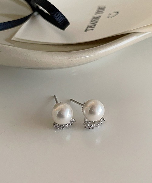 Lace Ladies(レースレディース)の「ビジュー ライン 一粒 パール ピアス イヤリング(ピアス(両耳用)・レディース・ホワイト系2/ホワイト系1・FREE)」の5枚目の写真